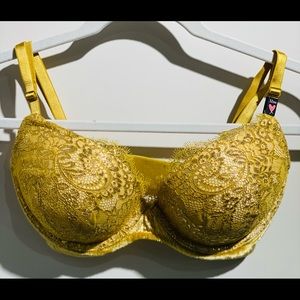 Victoria’s Secret Very Sexy Lace Push Up Bra 32DD